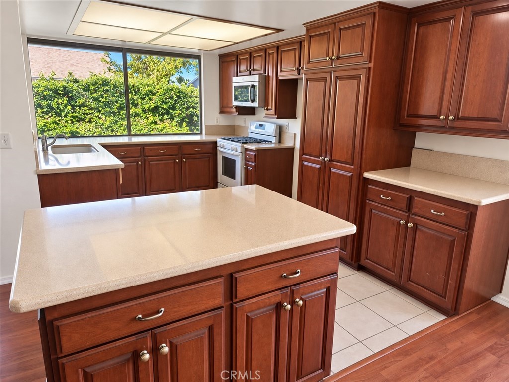 10413 Camden Drive, Cypress CA 90630 - photo 7