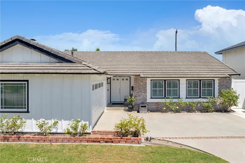 10462 Christopher St., Cypress