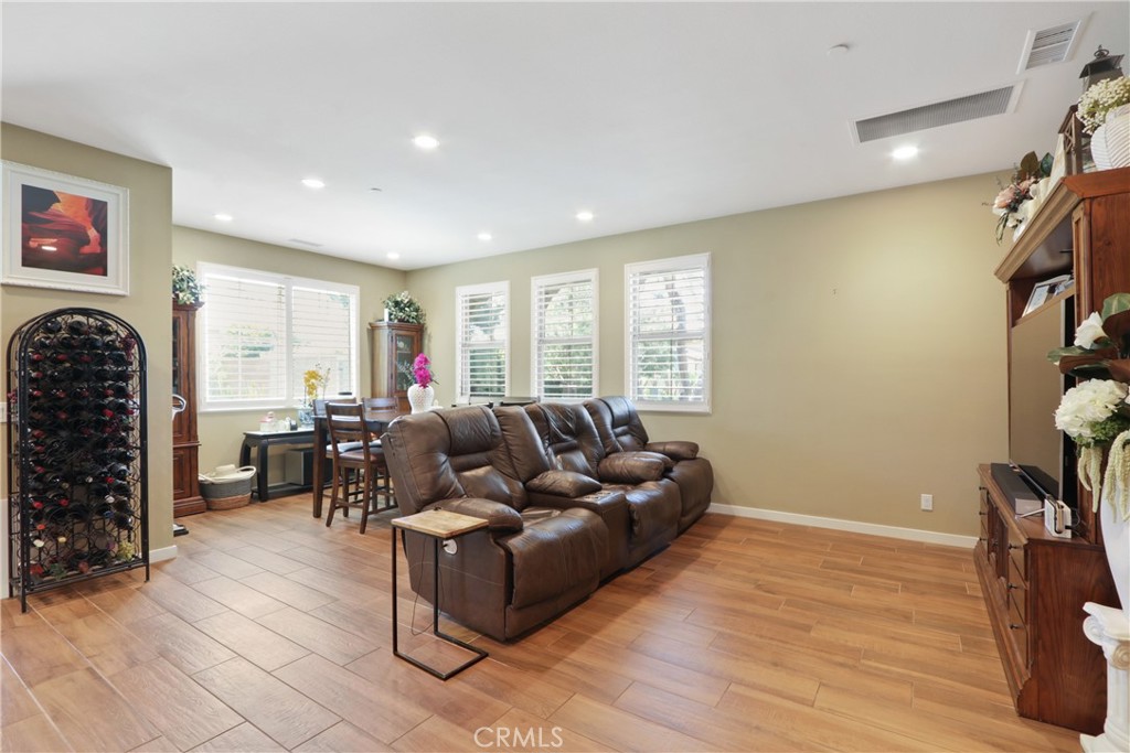 10902 Flora Park Way, Cypress CA 90720 - photo 4