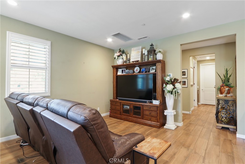 10902 Flora Park Way, Cypress CA 90720 - photo 5