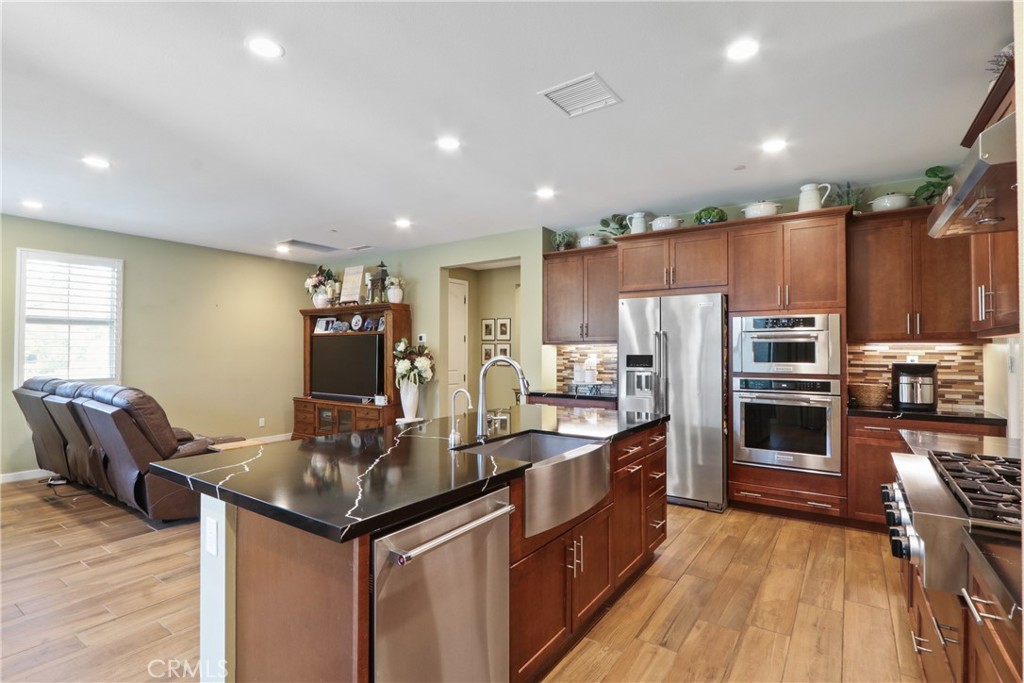10902 Flora Park Way, Cypress CA 90720 - photo 8