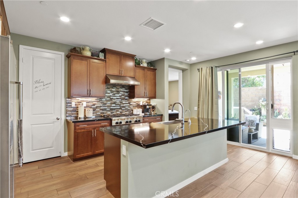 10902 Flora Park Way, Cypress CA 90720 - photo 9