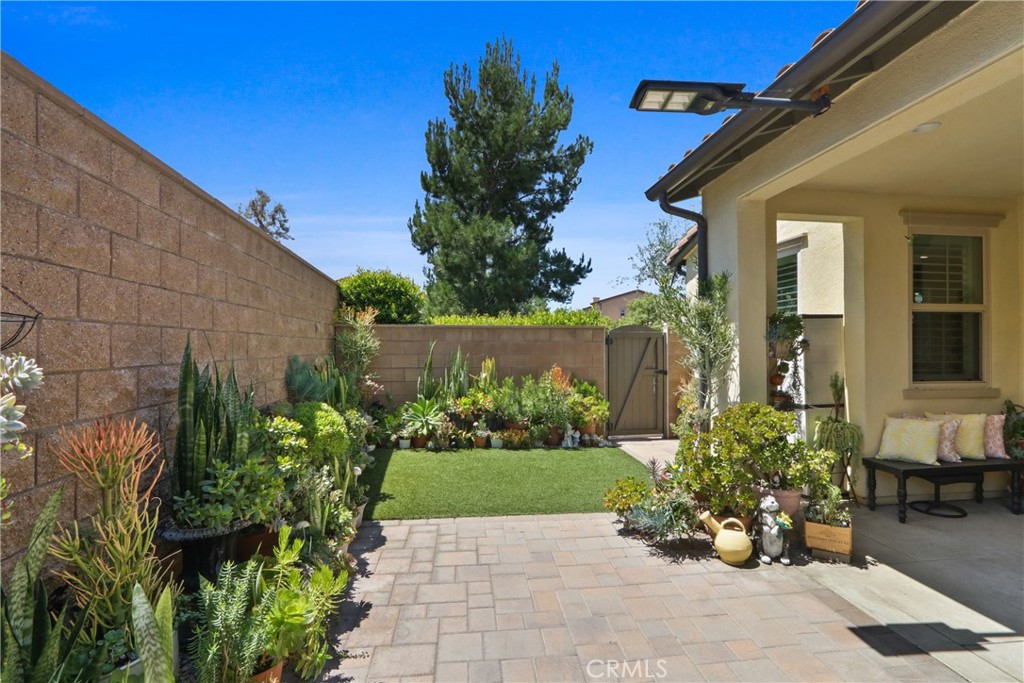 10902 Flora Park Way, Cypress CA 90720 - photo 24