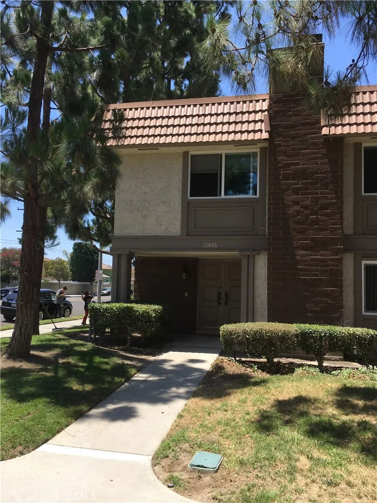 11466 Pinckney, Cypress, CA 90630