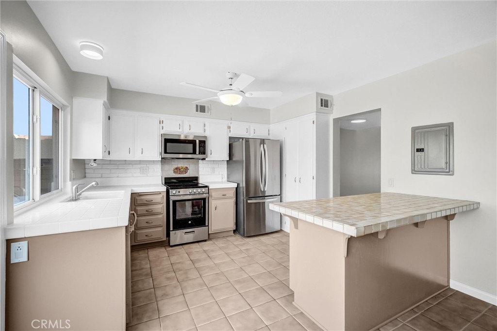 4107 Larwin Avenue, Cypress CA 90630 - photo 11