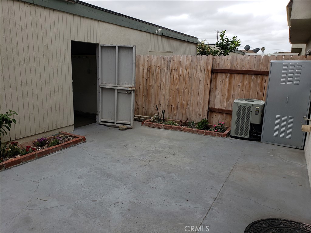 4474 Larwin Avenue, Cypress CA 90630 - photo 22
