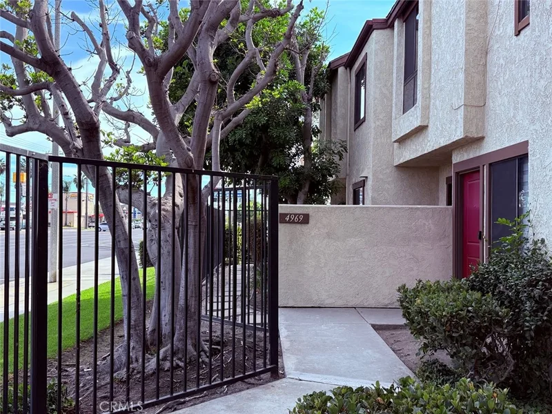 4969 Embassy Way 6, Cypress, CA 90630