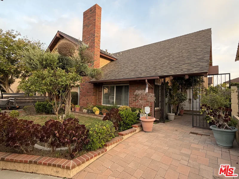 5437 Vista Fortuna, Cypress, CA 90630