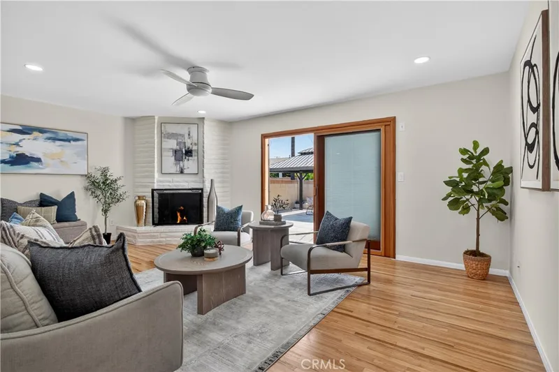 6692 Kiwi Cir, Cypress, CA 90630