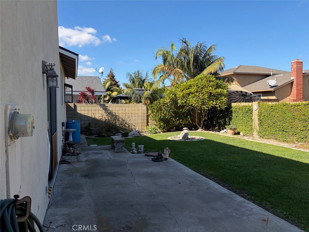 rear yard - 6859 Tahiti, Cypress CA 90630 - photo 2