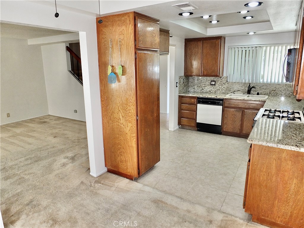 8485 Kington Way 11, Cypress CA 90630 - photo 29