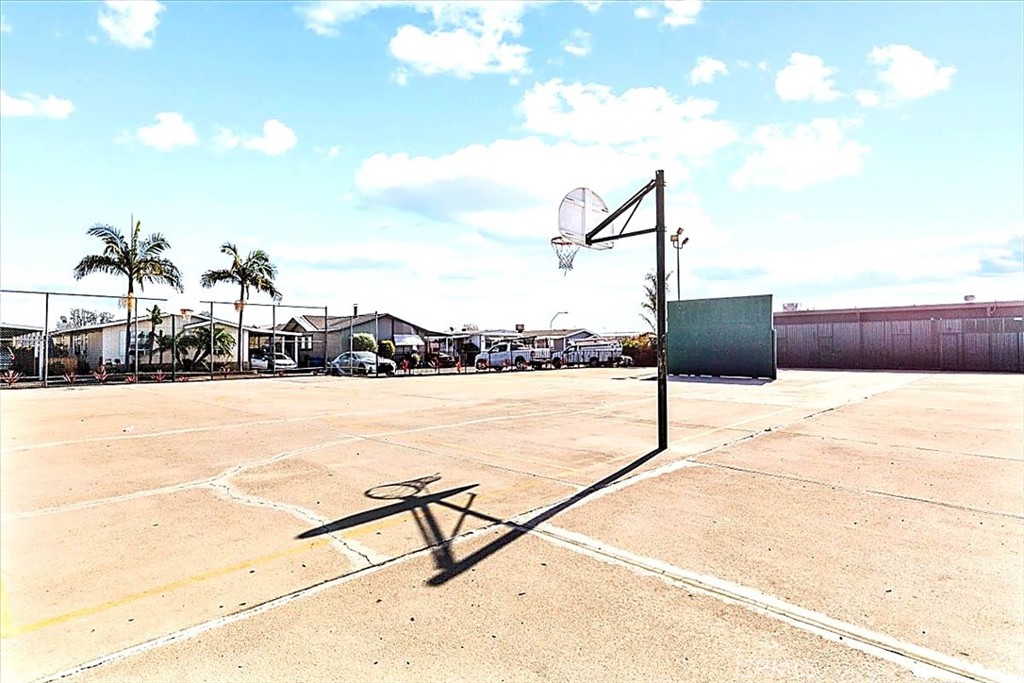 Community Amenities: Lincoln Center offers a pool, wading pool, basketball courts, gym, dog-friendly area, pool tables, - 9080 Bloomfield 231, Cypress CA 90630 - photo 17