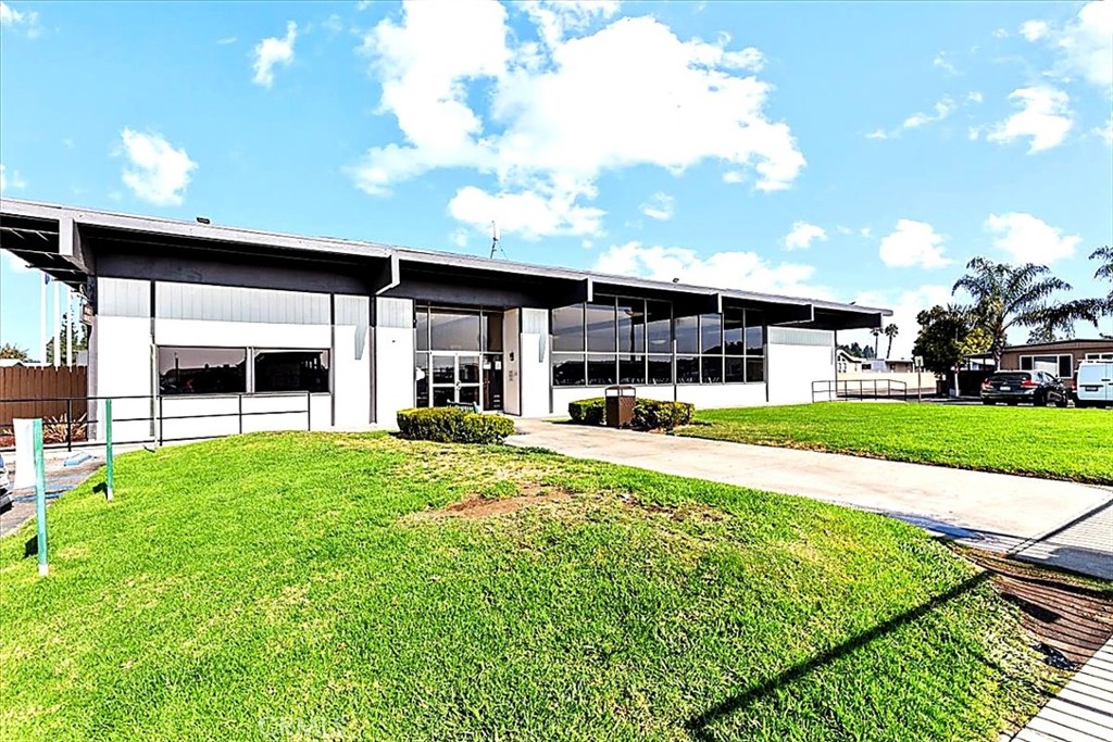 Community Amenities: Lincoln Center offers a pool, wading pool, basketball courts, gym, dog-friendly area, pool tables, - 9080 Bloomfield 231, Cypress CA 90630 - photo 19