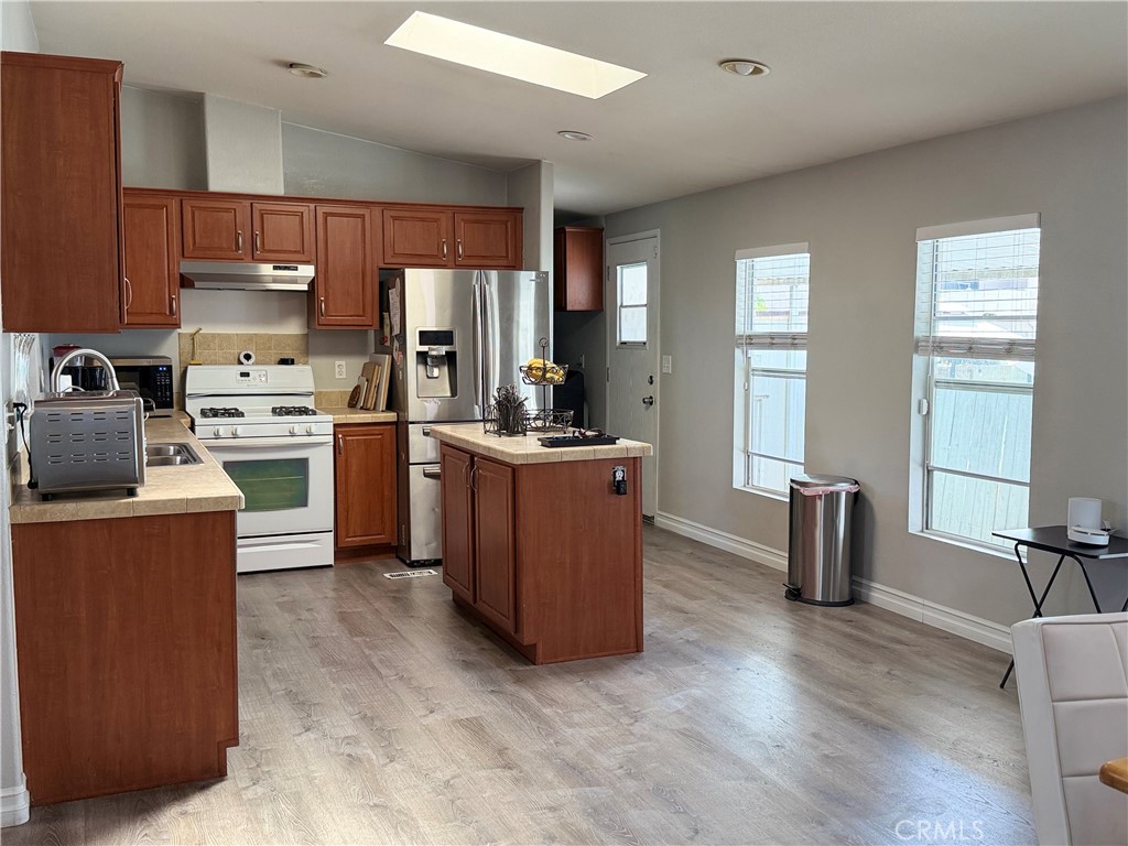 Kitchen - 9080 Bloomfield 295, Cypress CA 90630 - photo 3