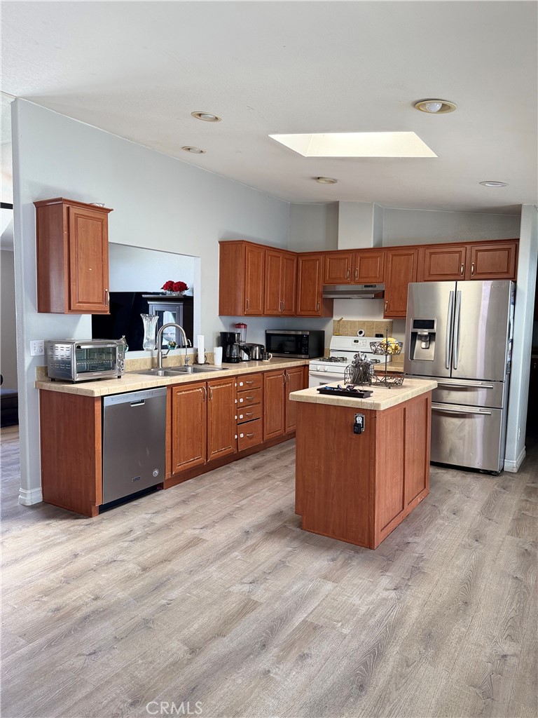 Kitchen - 9080 Bloomfield 295, Cypress CA 90630 - photo 7
