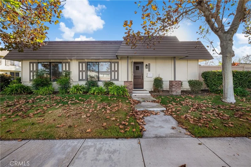 9658 Bloomfield Avenue, Cypress