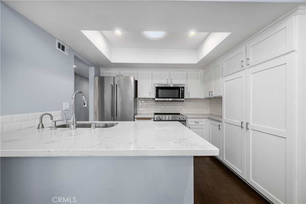 9658 Bloomfield Avenue, Cypress CA 90630 - photo 6