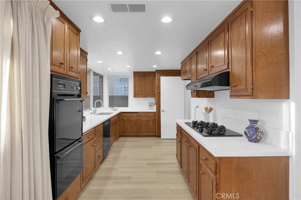9683 Amberwick Circle, Cypress CA 90630 - photo 18
