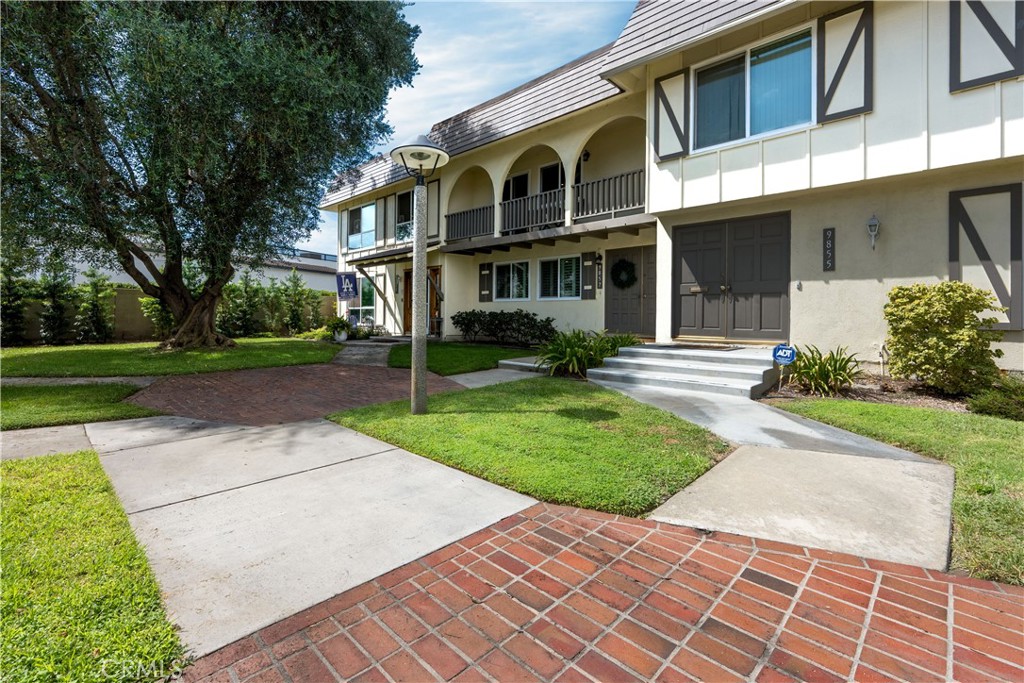 Front courtyard leads to front door. - 9857 Via Sonoma, Cypress CA 90630 - photo 1