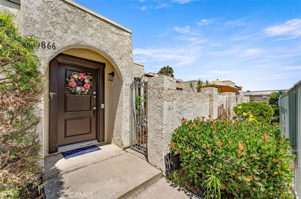 9866 Lido Way 20, Cypress CA 90630 - photo 1