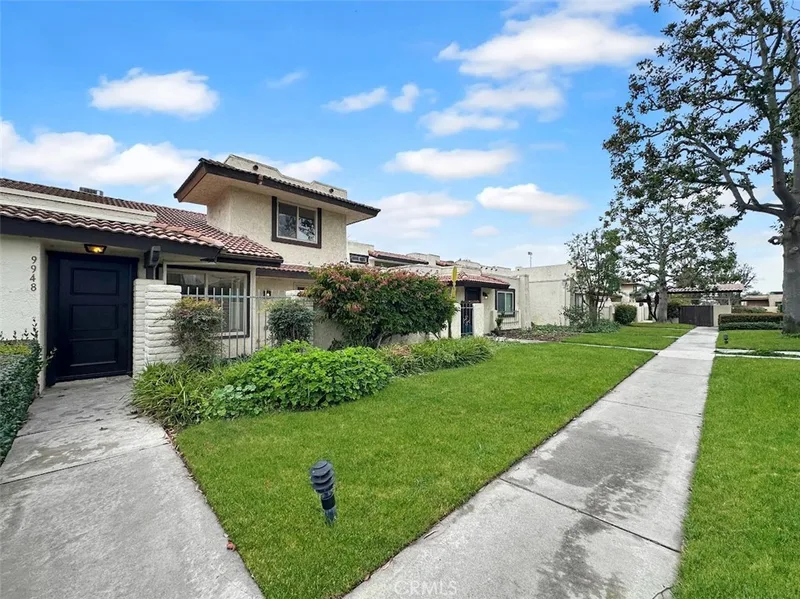 9948 Del Rio 98, Cypress, CA 90630