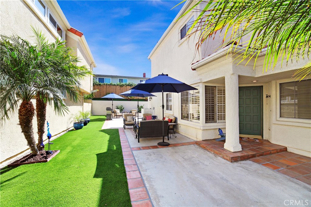 Perfectly manicured backyard makes a wonderful setting for entertaining. - 10 Saint Michael, Dana Point CA 92629 - photo 1