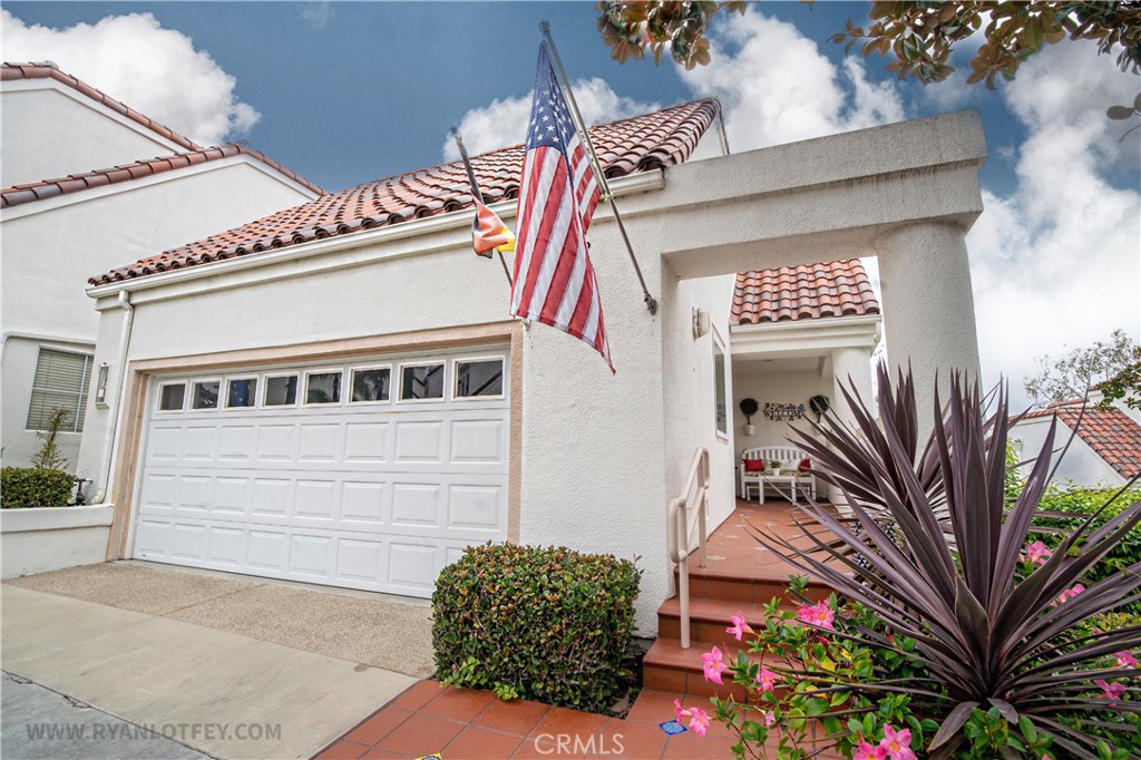 Attractive curb appeal - 12 Logo, Dana Point CA 92629 - photo 1