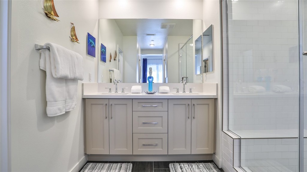 Primary bedroom with en-suite bathroom and dual closets. - 1207 Doheny Way, Dana Point CA 92629 - photo 26