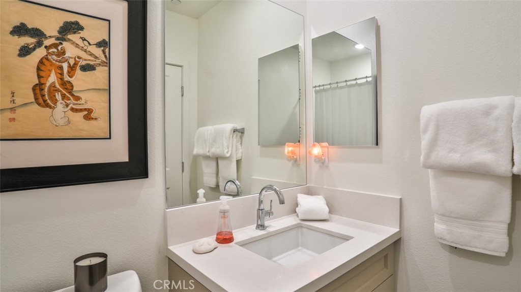 Full hall bathroom. - 1207 Doheny Way, Dana Point CA 92629 - photo 34