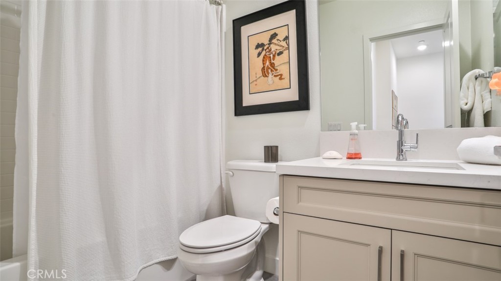 Full hall bathroom. - 1207 Doheny Way, Dana Point CA 92629 - photo 35