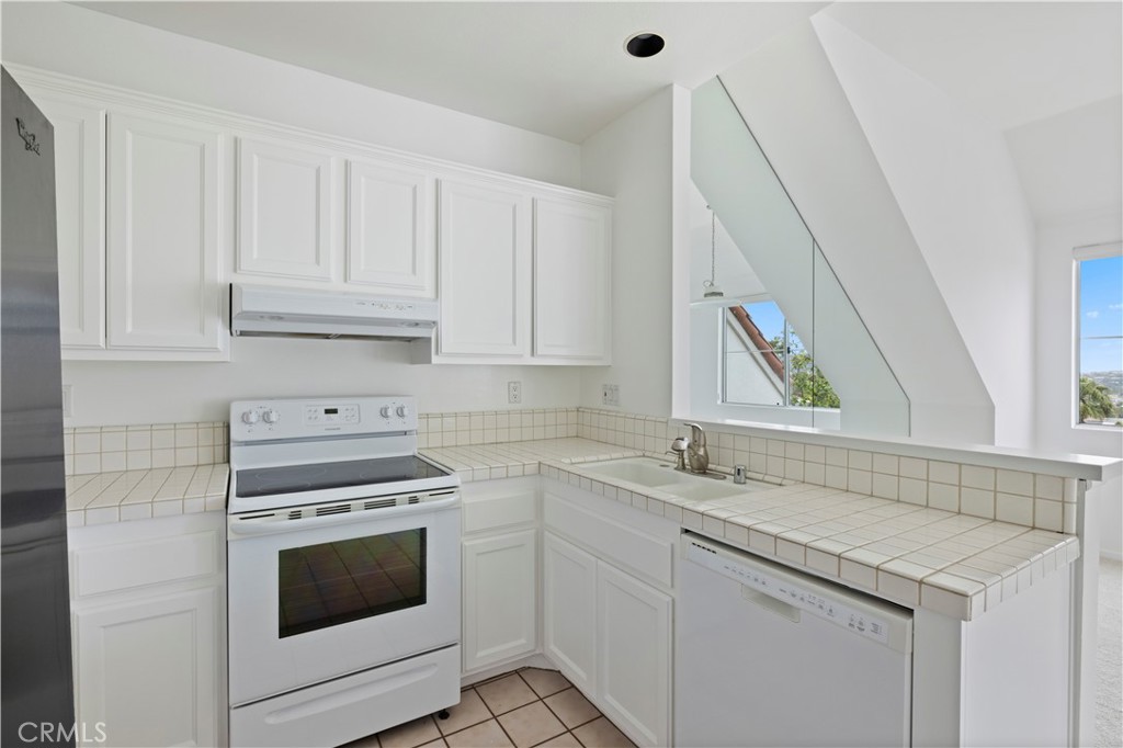 Kitchen - 14 Los Cabos, Dana Point CA 92629 - photo 10