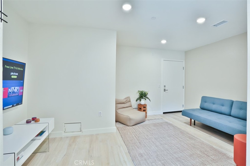 Mainfloor bonus/flex room with bath and patio - 1529 Doheny Way, Dana Point CA 92629 - photo 35