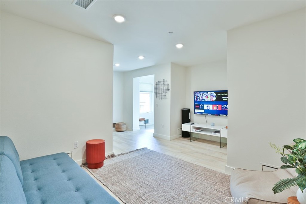 Mainfloor bonus/flex room with bath and patio - 1529 Doheny Way, Dana Point CA 92629 - photo 36
