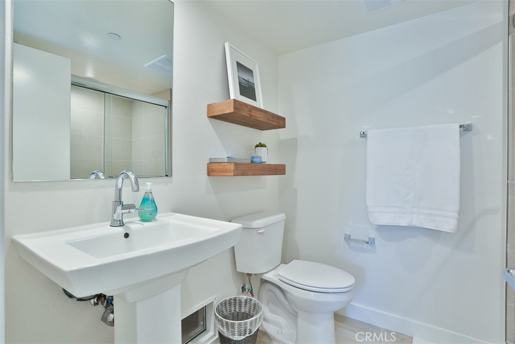 Mainfloor bonus/flex room with bath and patio - 1529 Doheny Way, Dana Point CA 92629 - photo 37