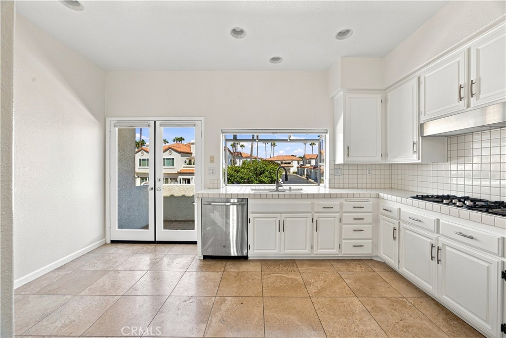 Kitchen - 17 Grand Master Court, Dana Point CA 92629 - photo 10