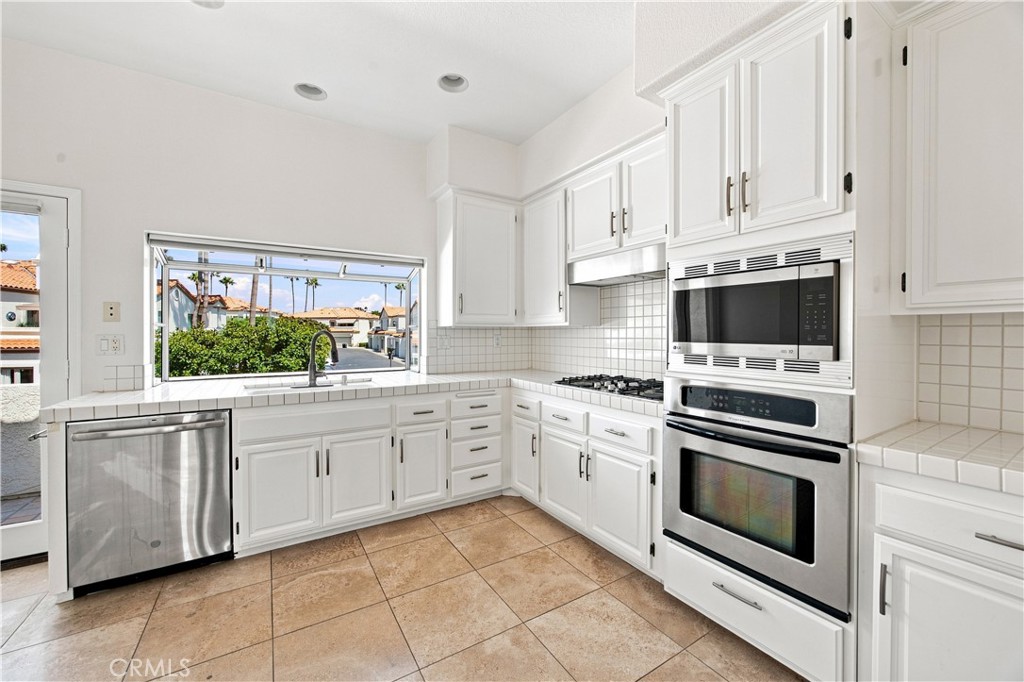 Kitchen - 17 Grand Master Court, Dana Point CA 92629 - photo 11