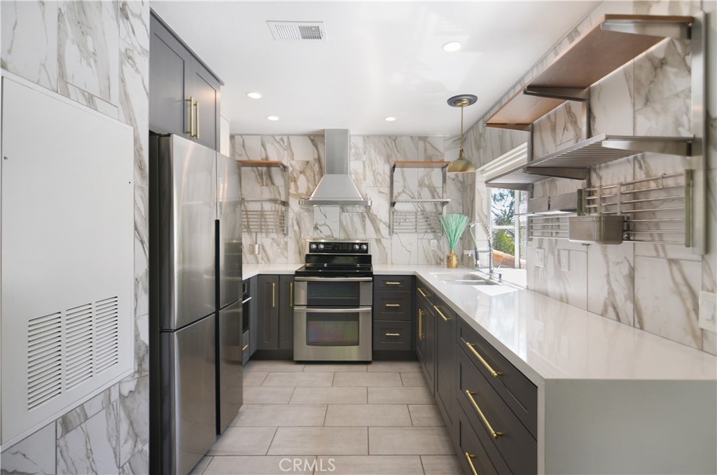 18 Corniche Dr H, Dana Point CA 92629 - photo 3