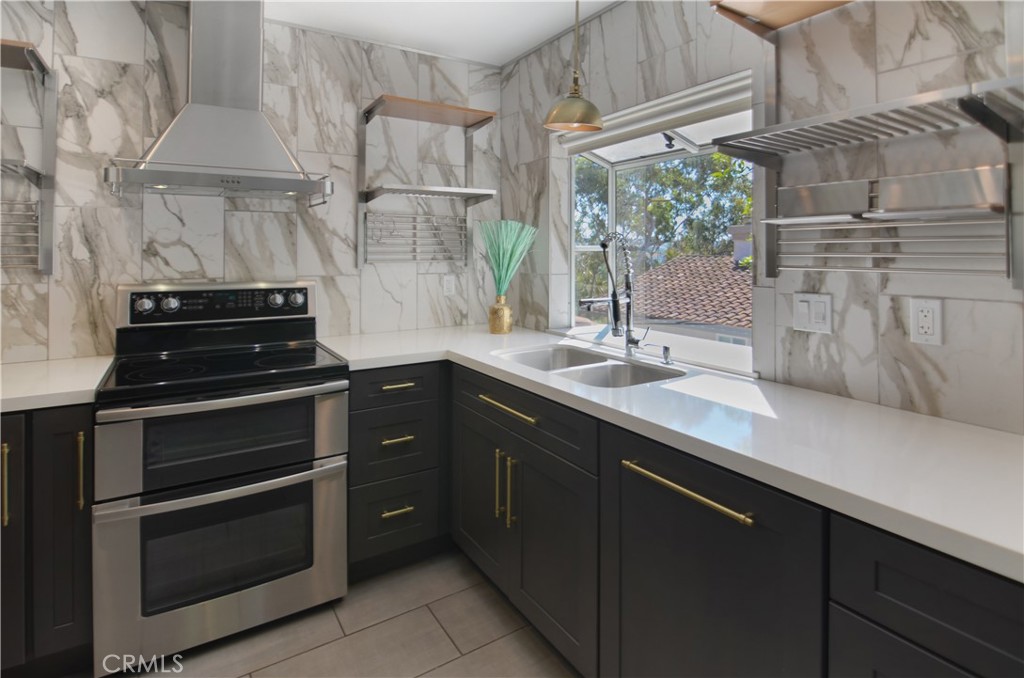 18 Corniche Dr H, Dana Point CA 92629 - photo 2