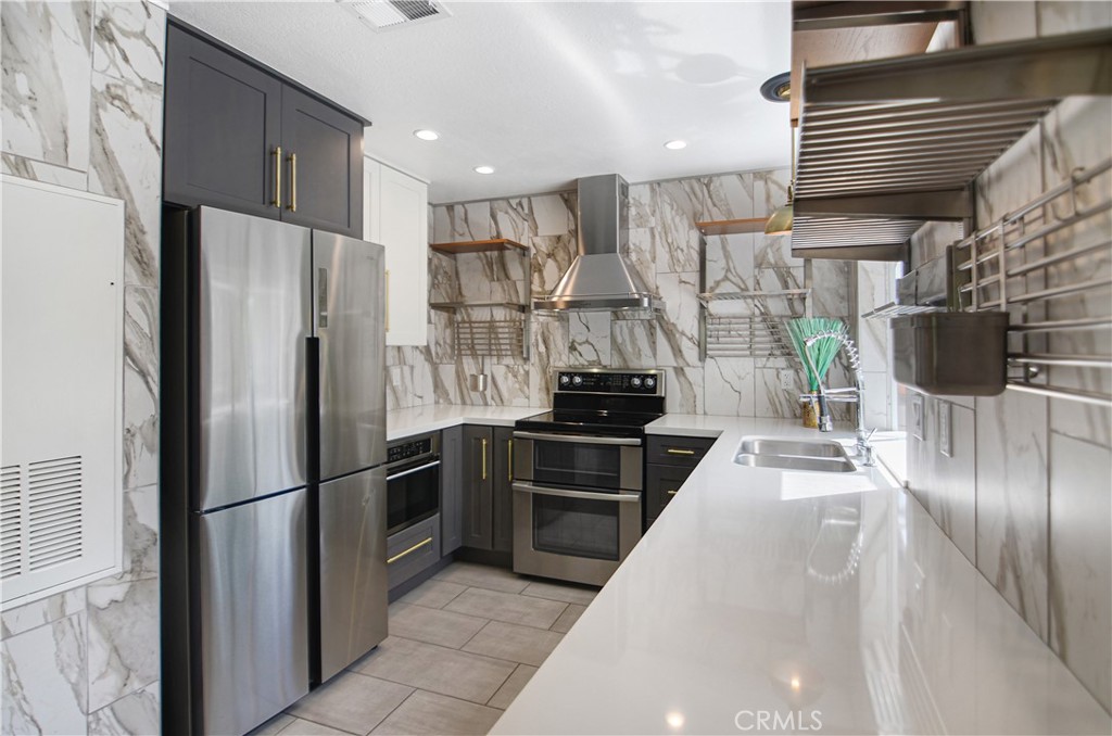18 Corniche Dr H, Dana Point CA 92629 - photo 4