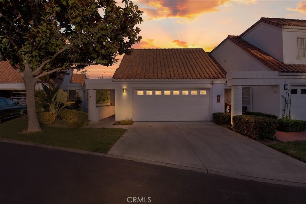 A Welcoming Masterpiece Awaits As Day Turns to Night. - 2 Logo Vista, Dana Point CA 92629 - photo 1