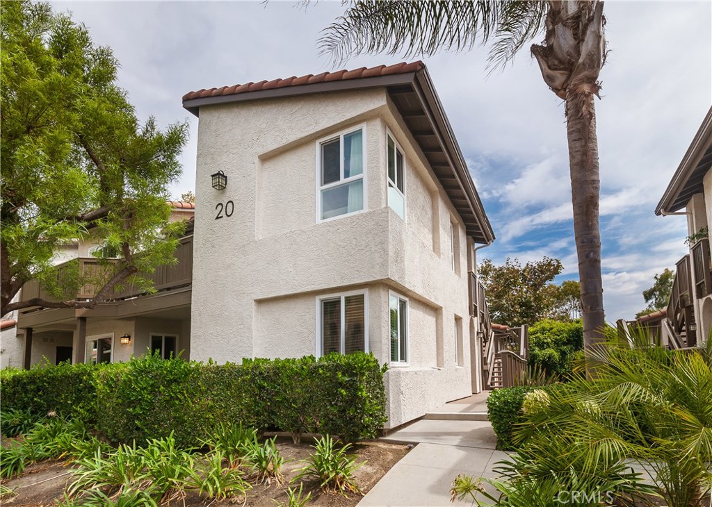 Front Entrance Walkway to Condo - 20 Corniche Drive D, Dana Point CA 92629 - photo 1