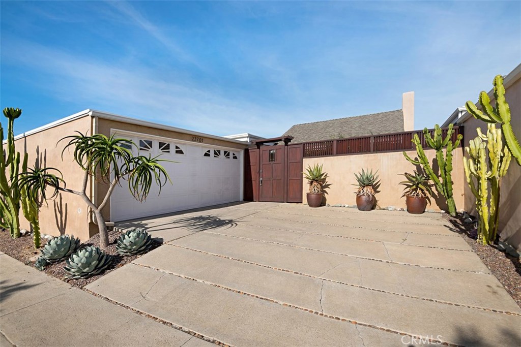 Gated entry to the front porch. - 23761 Timor Bay, Dana Point CA 92629 - photo 1