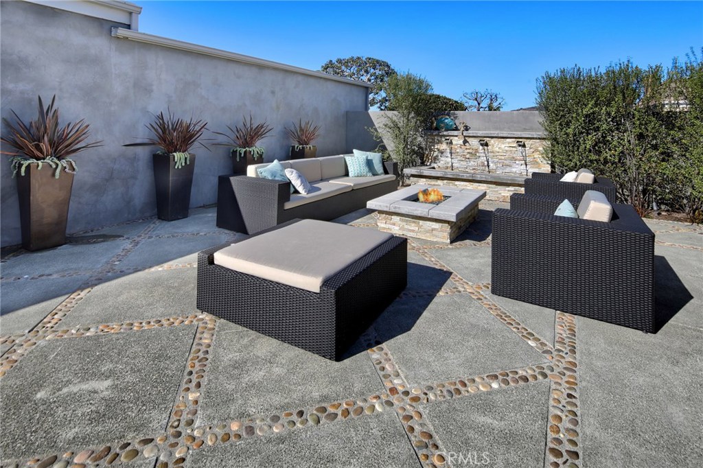 Gated Courtyard with large Outdoor Entertainer's Patio - 23792 Ionian Bay, Dana Point CA 92629 - photo 1