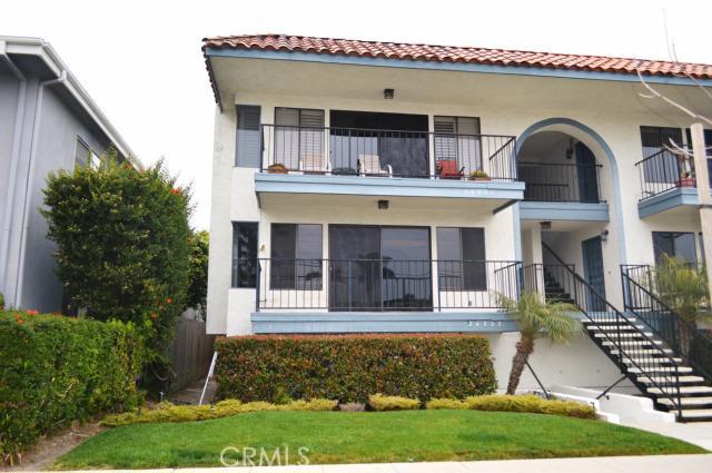 Welcome home to this beach cottage condo located steps from the Harbor, shops, restaurants, gym, and a quick drive to La - 24323 Santa Clara Avenue 2, Dana Point CA 92629 - photo 1