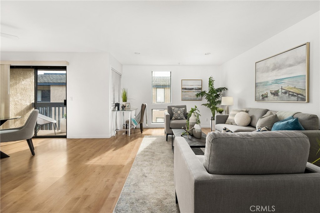 Large living rooms space connected to a dining areal please note many homeonwers have turned the dining space into a sec - 24351 Pasto Road E, Dana Point CA 92629 - photo 1