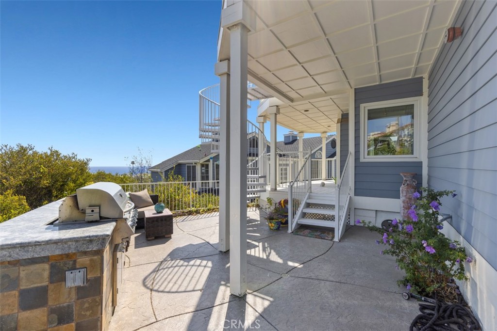Private Backyard with Barbecue area - 24448 Alta Vista Drive, Dana Point CA 92629 - photo 21