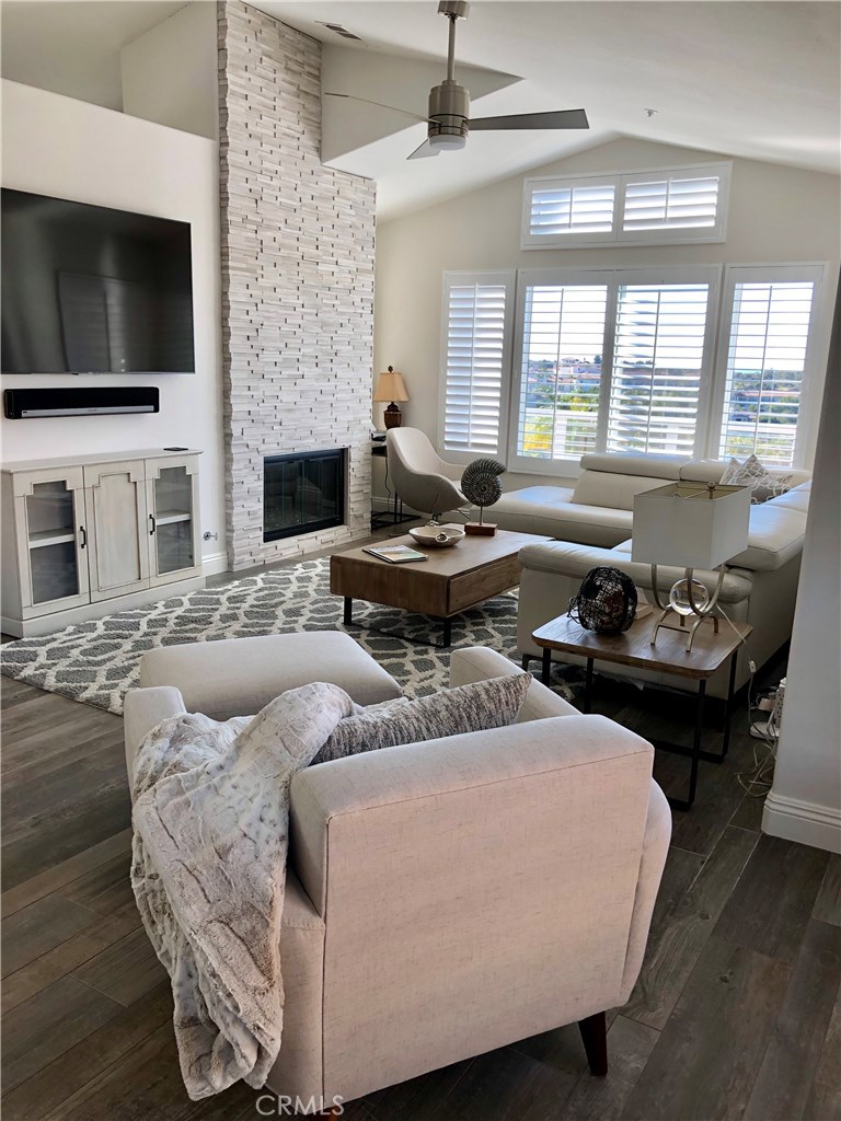Wonderful entertaining area with custom fireplace, brand new flat screen furniture and direct ocean views with huge outd - 25 Ville Franche, Dana Point CA 92629 - photo 2