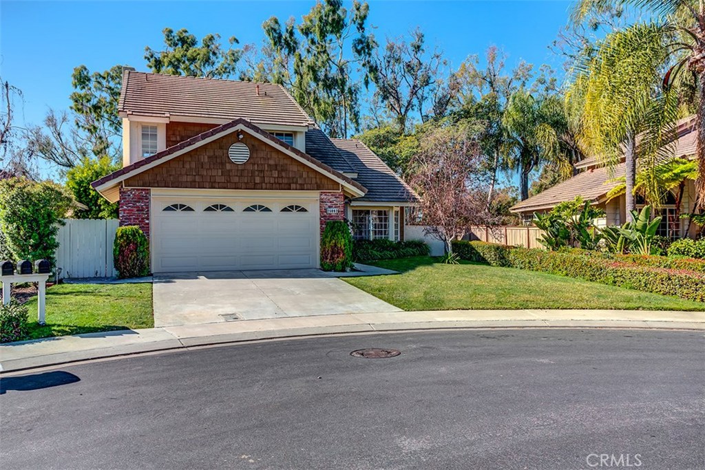 Lovely home at the end of the cul de sac with a beautiful serene view of the park, trees , ocean and Catalina island. - 25092 Danapepper, Dana Point CA 92629 - photo 1