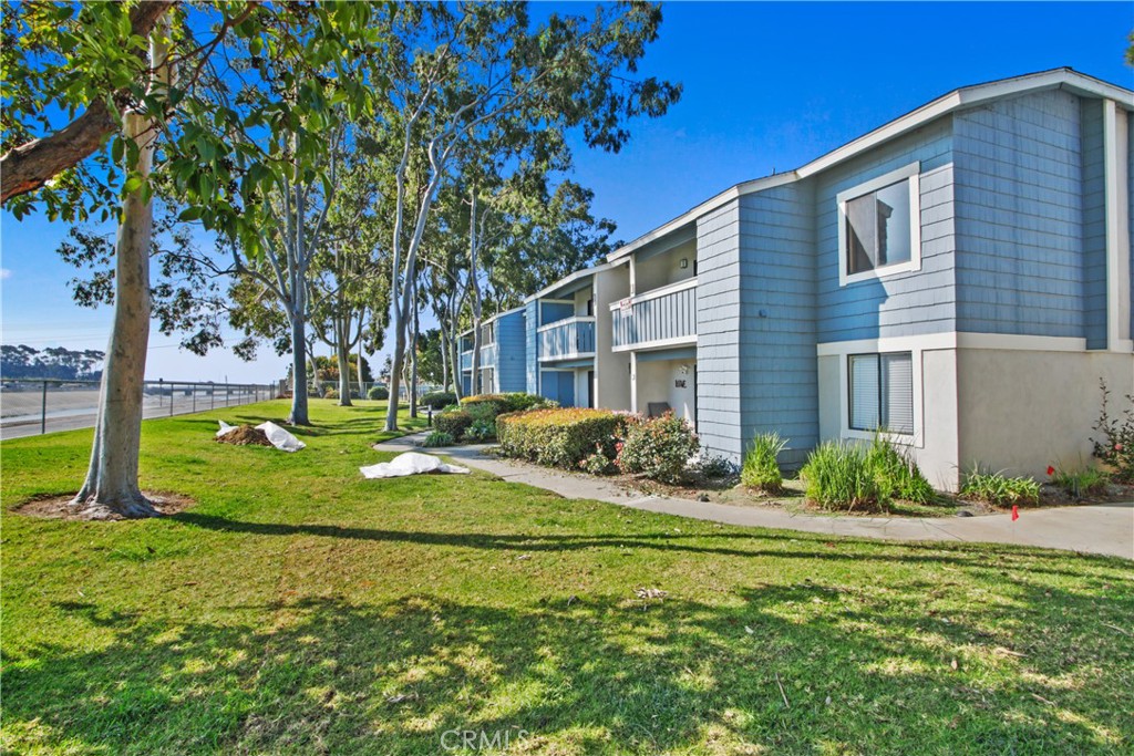 Close to walking/bike path leading to ocean - 25611 Quail Run 13, Dana Point CA 92629 - photo 1