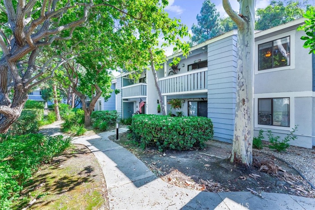 Green and lush landscape. - 25611 Quail Run 32, Dana Point CA 92629 - photo 4